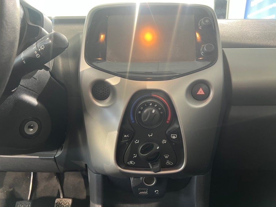 Toyota Aygo 1,0 VVT-i x-play 5d