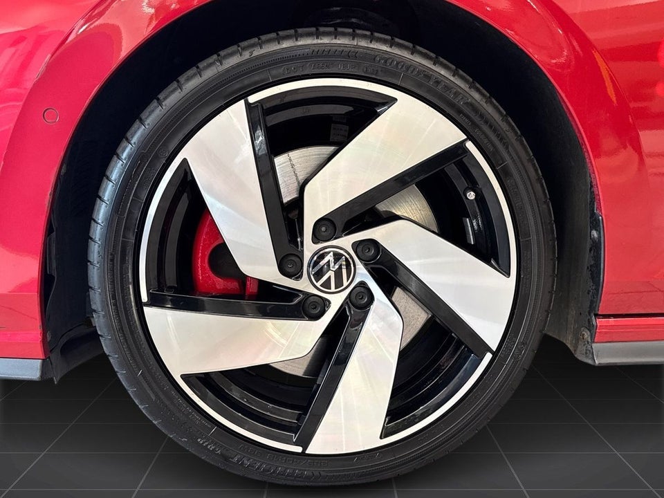 VW Golf VIII 2,0 GTi DSG 5d