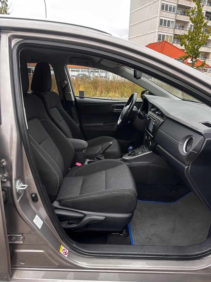 Toyota Auris 1,8 Hybrid H2+ Comfort Touring Sports CVT 5d