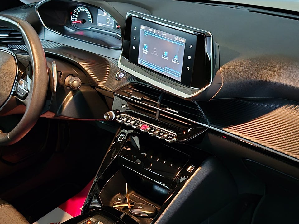 Peugeot 208 1,2 PureTech 100 Allure EAT8 5d