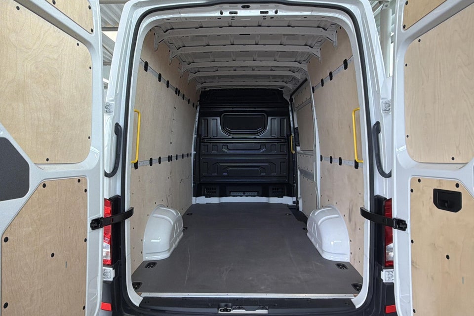 VW Crafter 35 2,0 TDi 177 Kassevogn L3H3 aut.