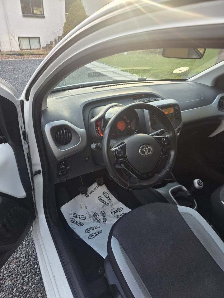 Toyota Aygo 1,0 VVT-i x-play 5d