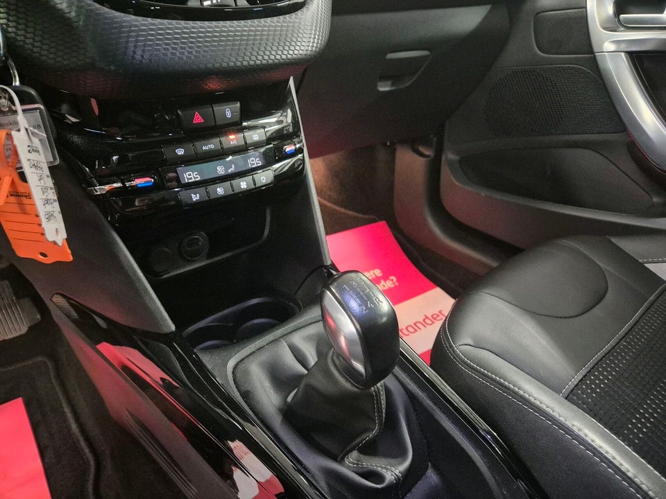 Peugeot 2008 1,5 BlueHDi 100 Prestige Sky 5d