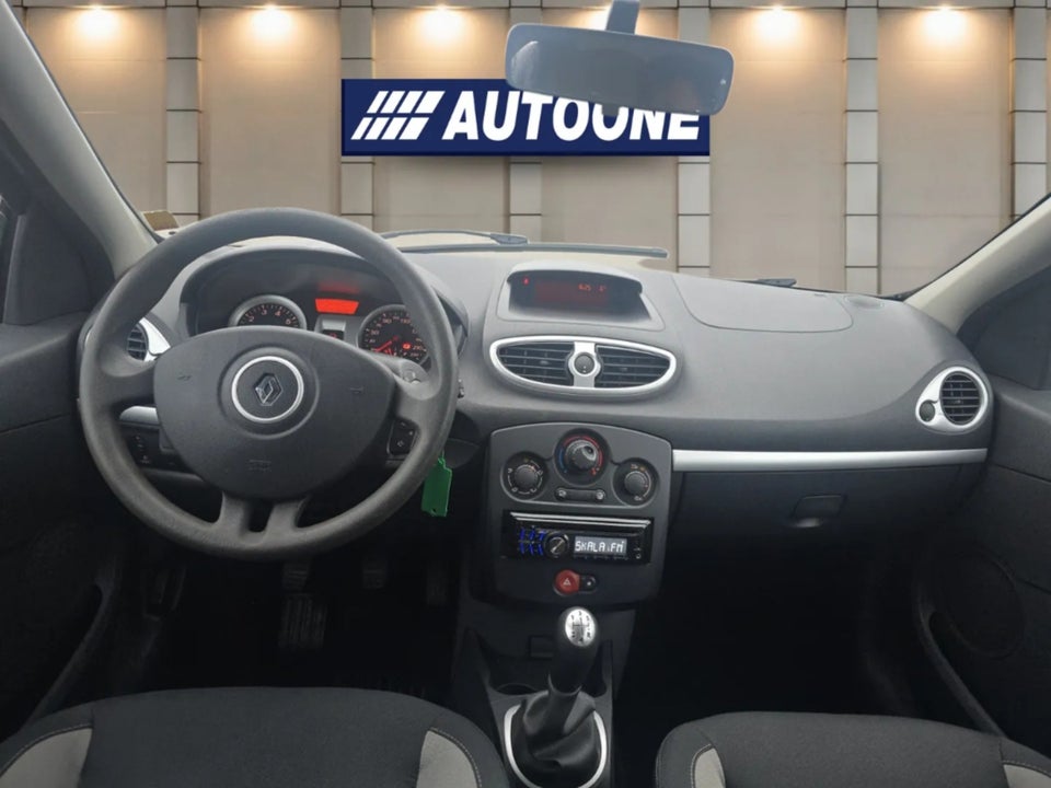 Renault Clio III 1,2 16V TCe Expression 5d