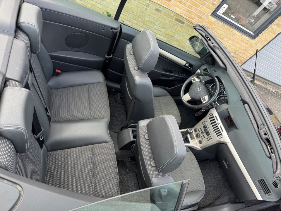 Opel Astra 1,8 16V Cosmo TwinTop 2d