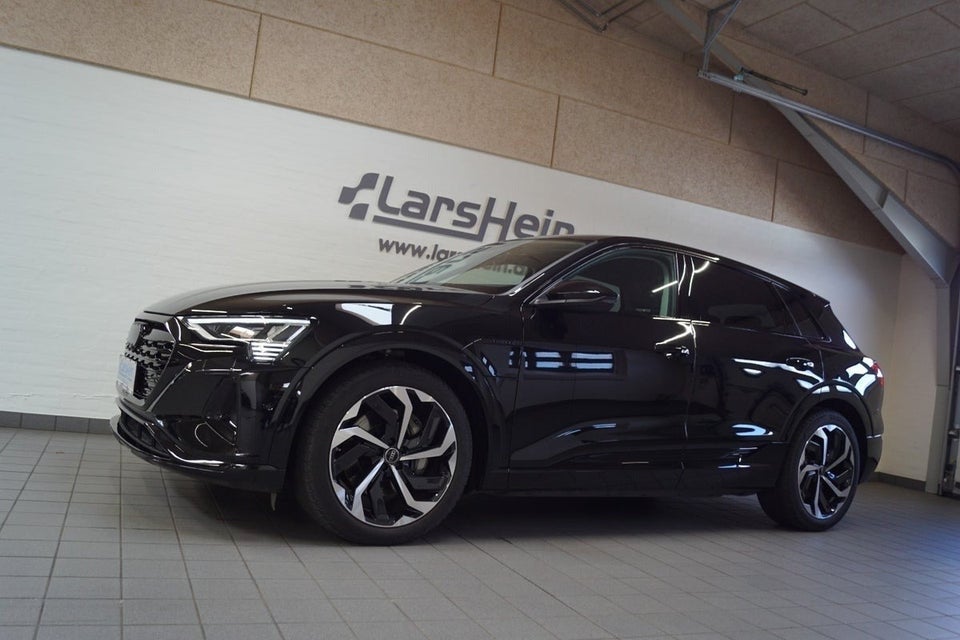 Audi Q8 e-tron 55 Advanced quattro 5d