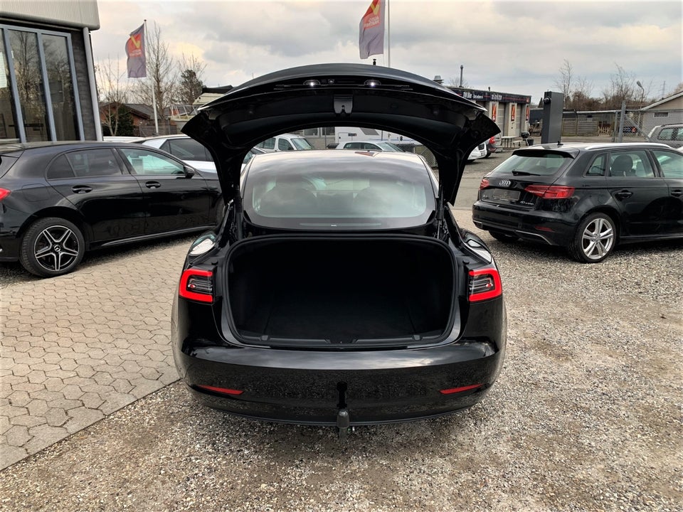 Tesla Model 3 RWD 4d