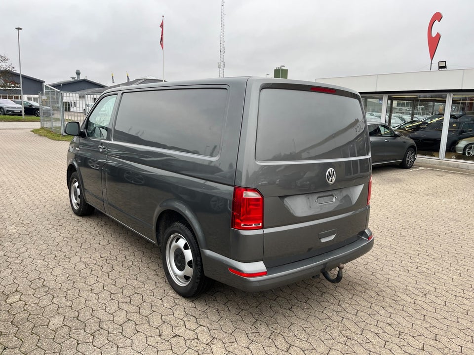 VW Transporter 2,0 TDi 102 Kassevogn kort