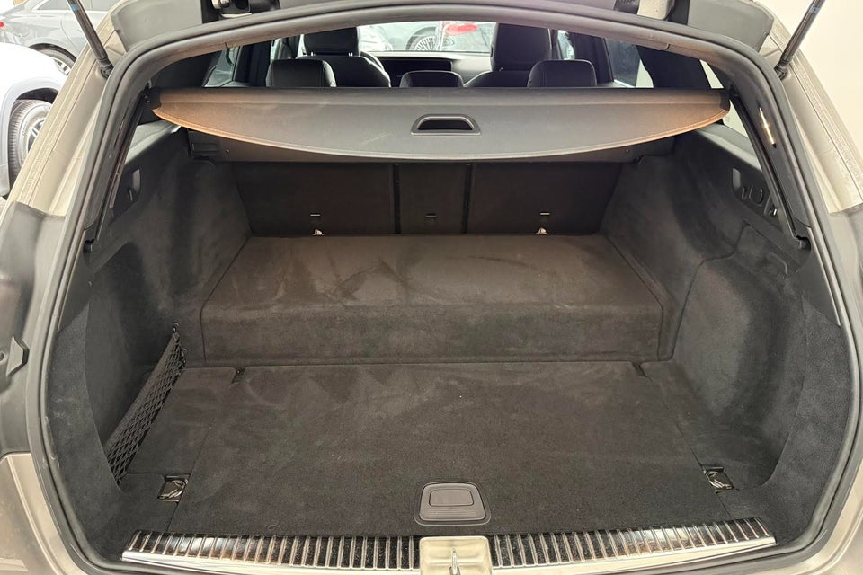 Mercedes E300 de 2,0 AMG Line stc. aut. 5d