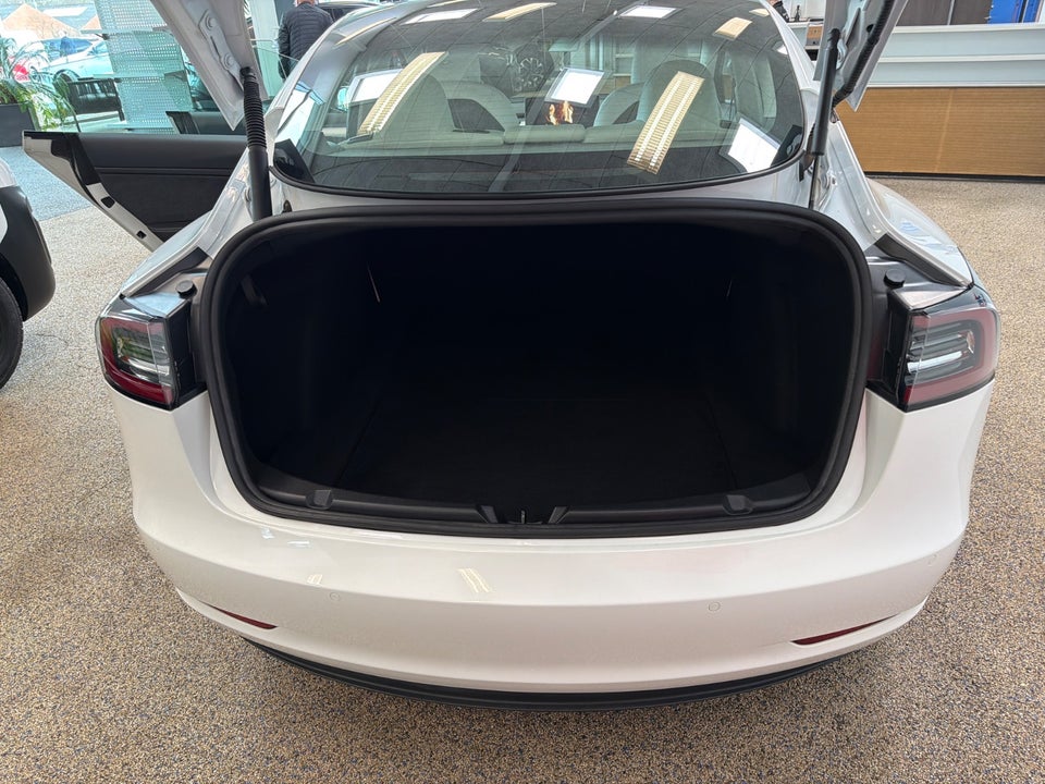 Tesla Model 3 RWD 4d
