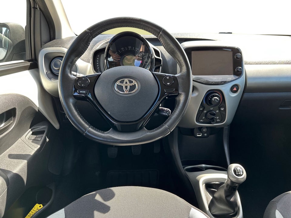 Toyota Aygo 1,0 VVT-i Black&White 5d