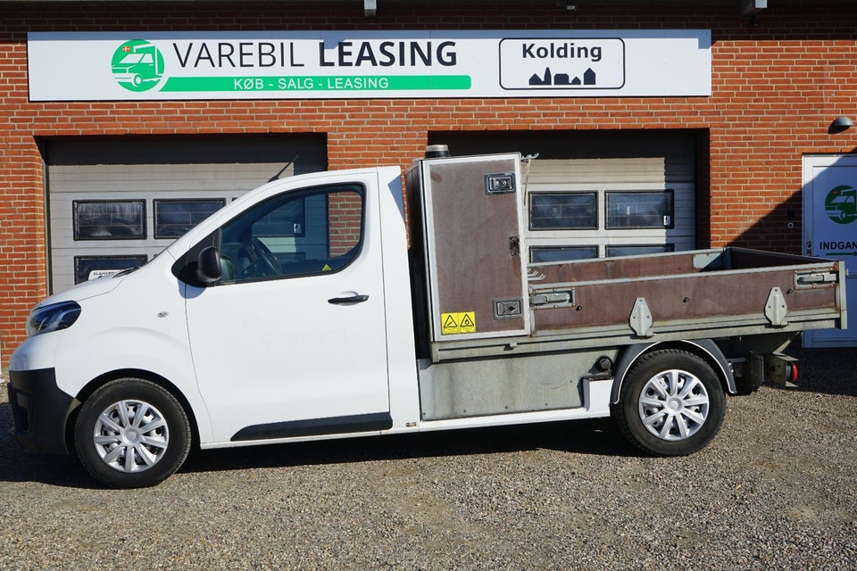 Toyota ProAce 2,0 D 120 Medium Base++ Chassis 2d