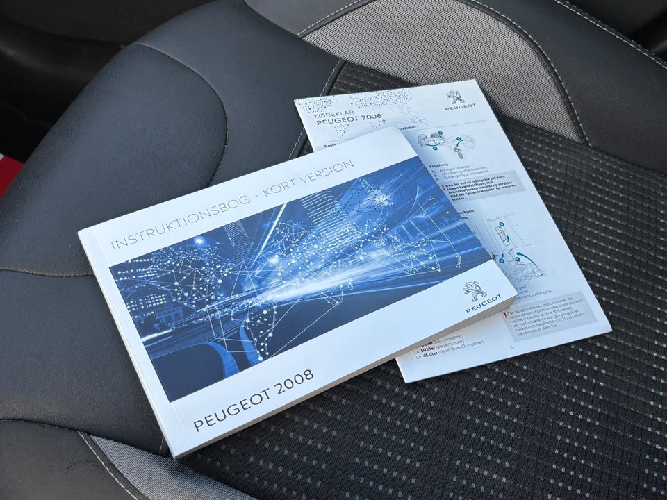 Peugeot 2008 1,2 e-THP 110 Allure Sky 5d
