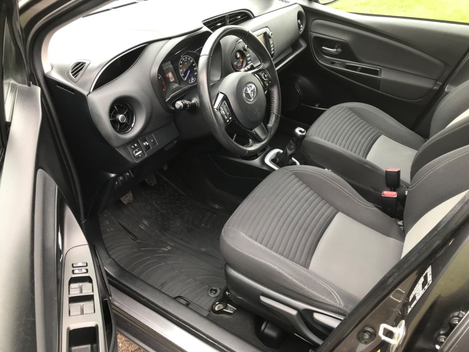 Toyota Yaris 1,0 VVT-i T2 Premium 5d