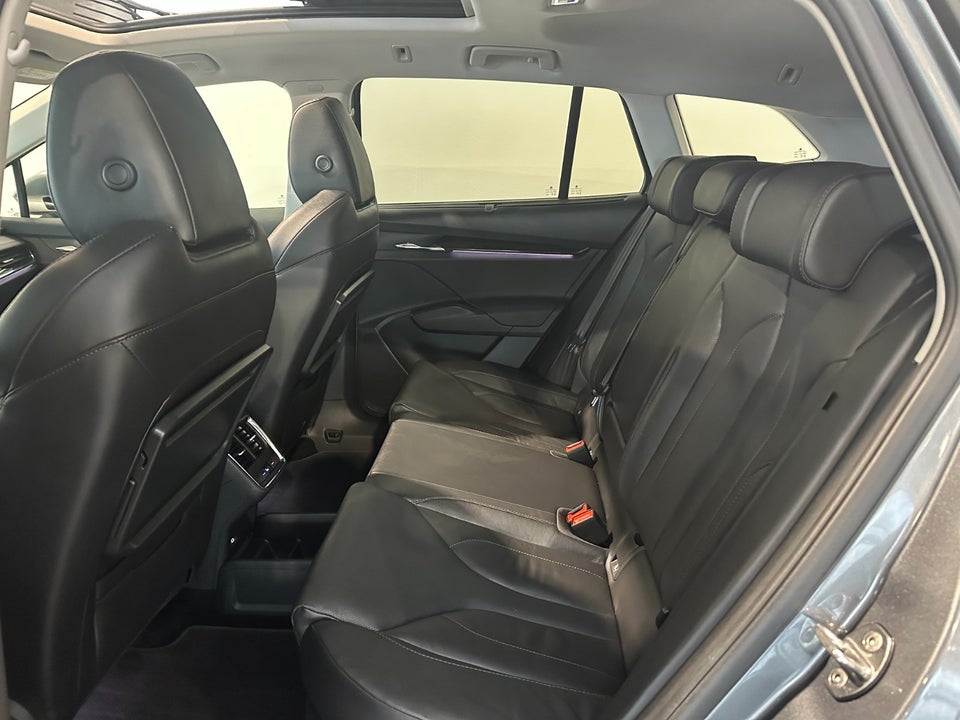 Skoda Enyaq 80 iV Suite 5d