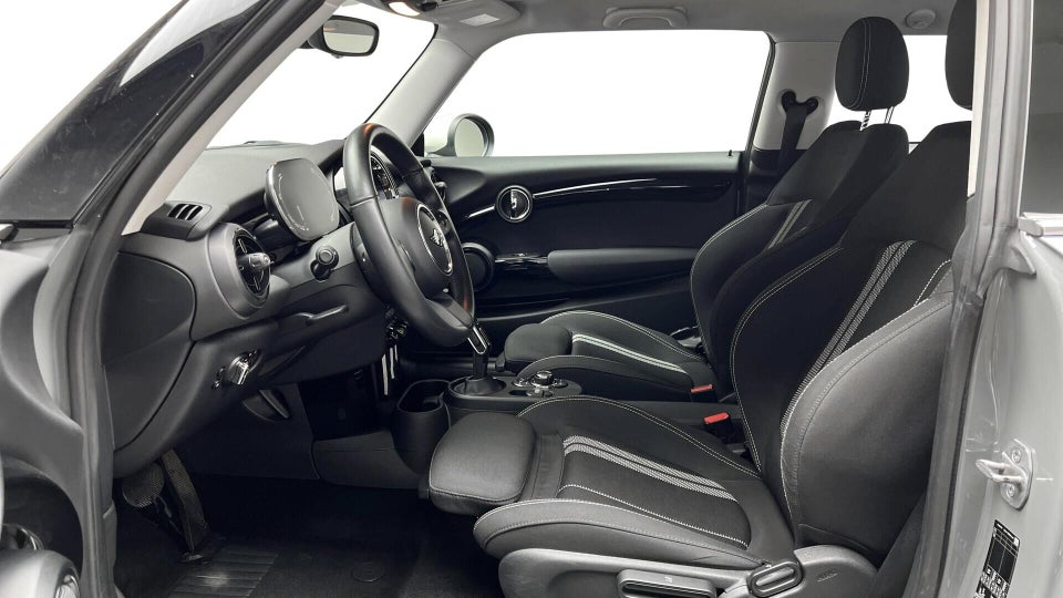 MINI Cooper SE Essential 3d