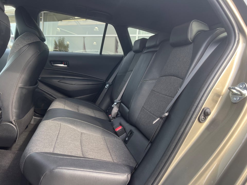 Toyota Corolla 1,8 Hybrid Style Touring Sports e-CVT 5d