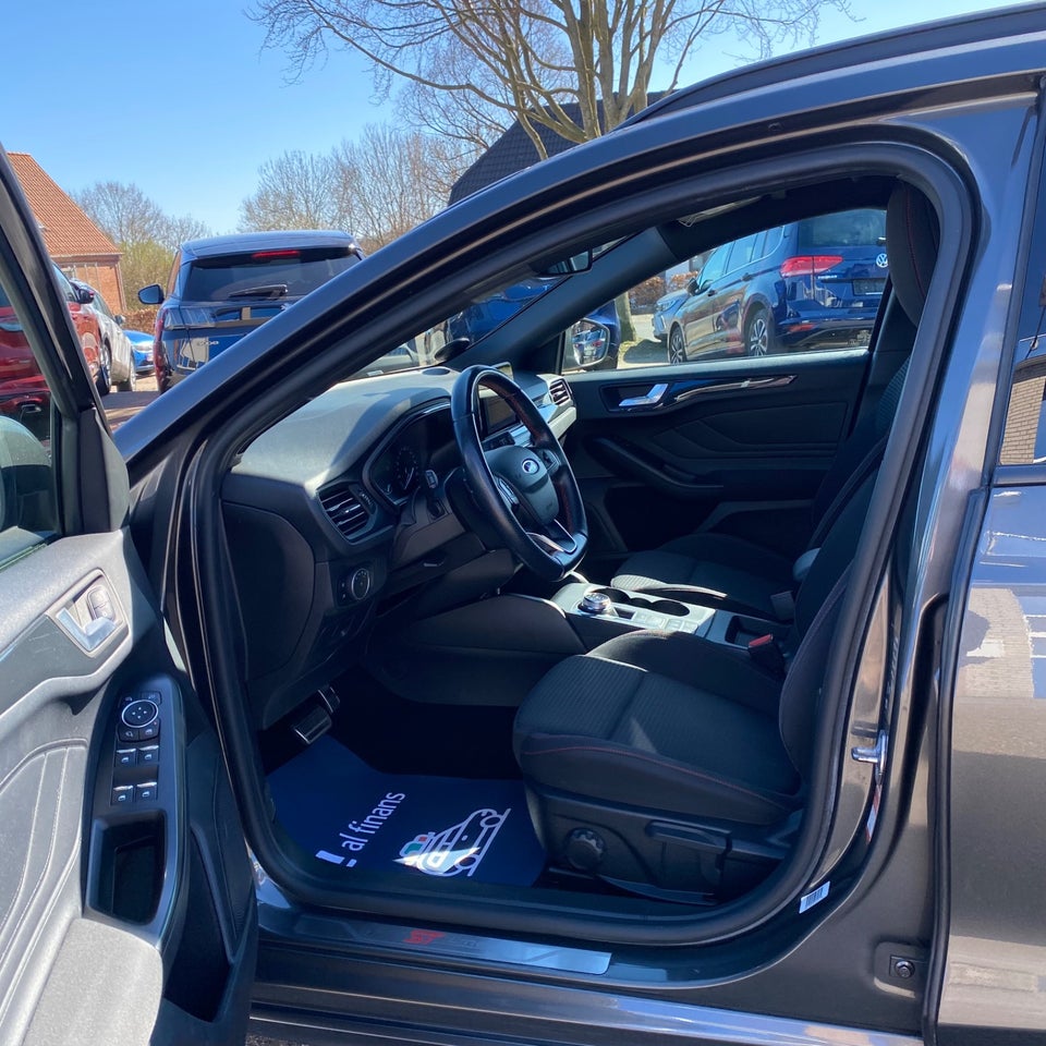 Ford Focus 1,0 EcoBoost ST-Line stc. aut. 5d