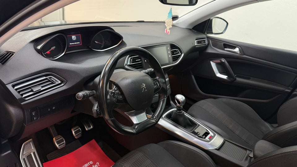 Peugeot 308 1,5 BlueHDi 130 Allure Sky SW 5d