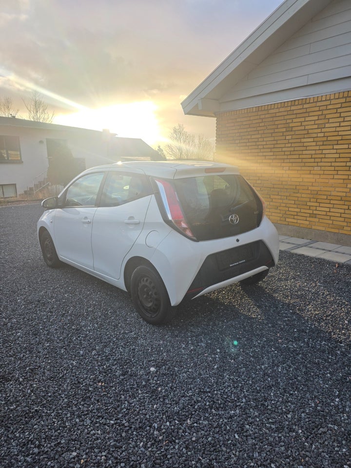 Toyota Aygo 1,0 VVT-i x-play 5d