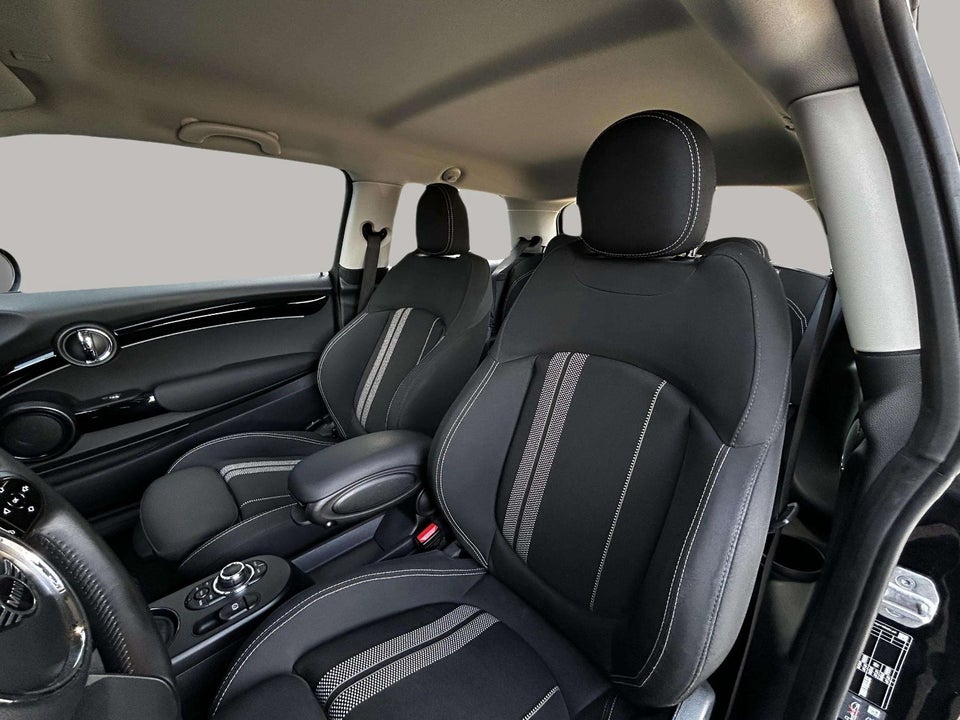 MINI Cooper SE Essential 3d