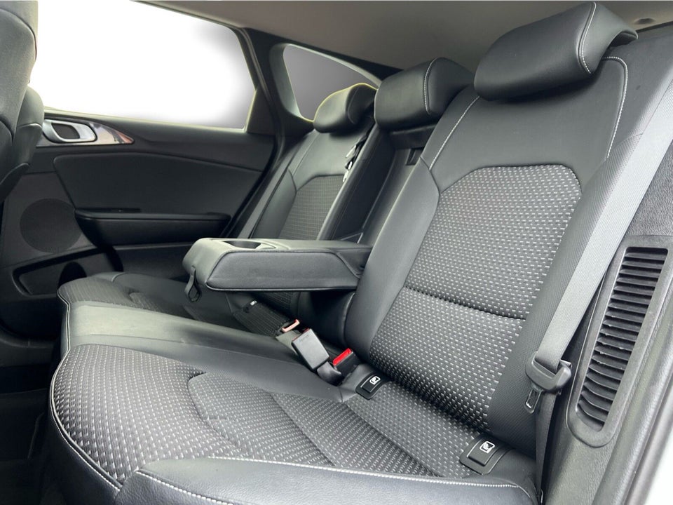 Kia Ceed 1,6 PHEV Upgrade Intro SW DCT 5d