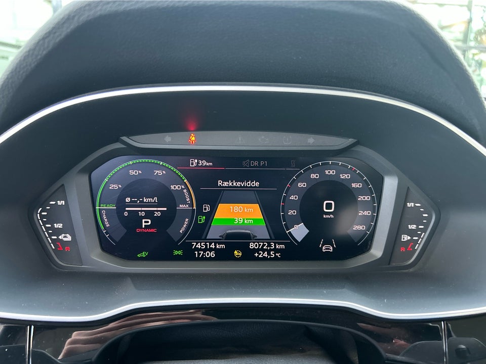 Audi Q3 45 TFSi e Attitude plus S-tr. 5d