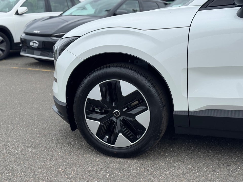 Volvo EX30 Standard Range Plus 5d