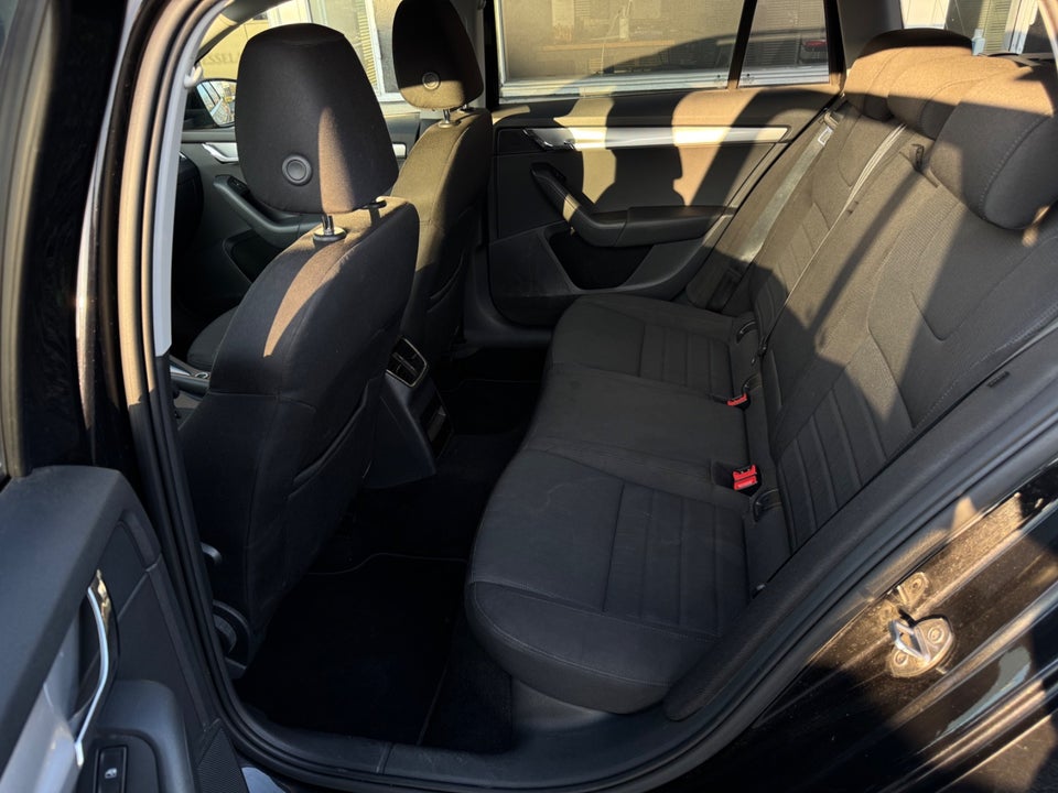 Skoda Octavia 1,6 TDi 110 Style Combi DSG 5d