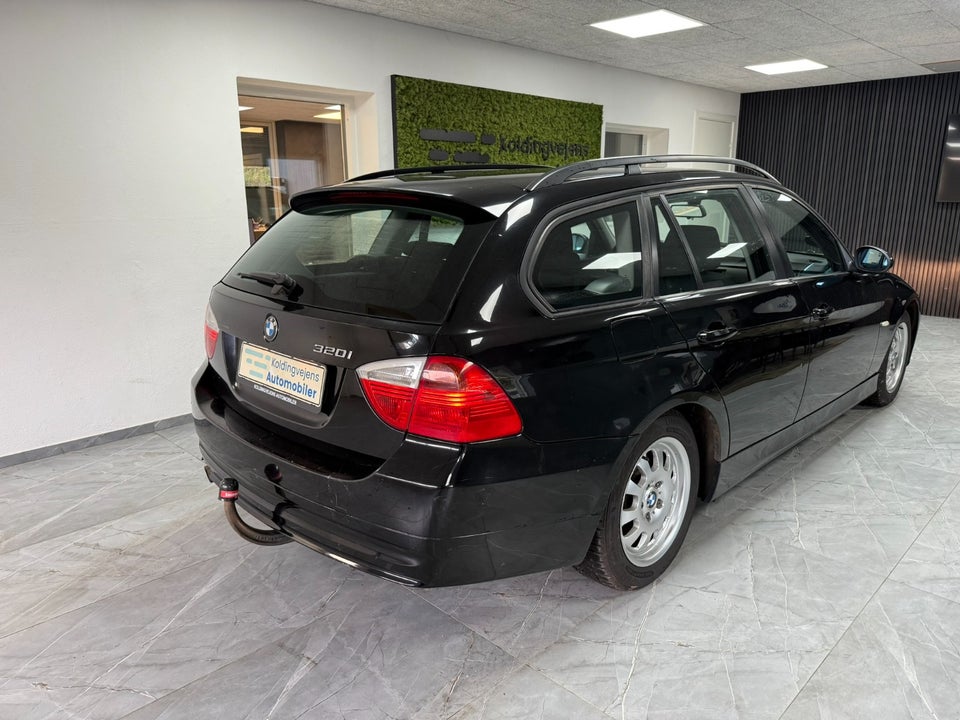 BMW 320i 2,0 Touring 5d