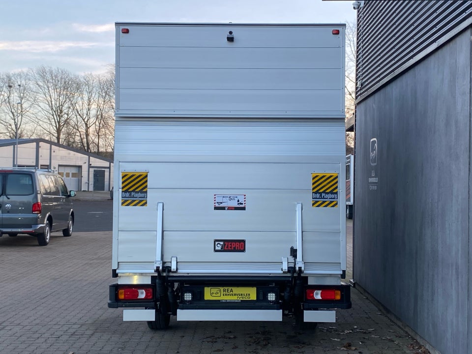 Iveco Daily 3,0 35S18 4100mm Box m/lift AG8