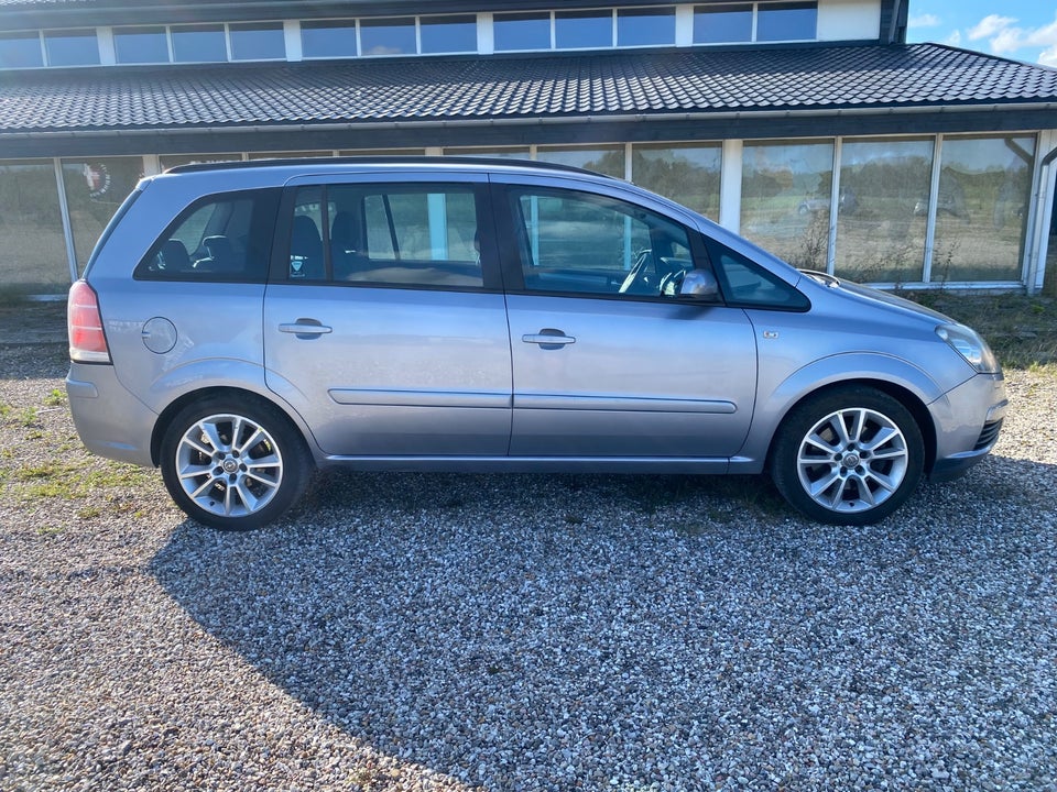 Opel Zafira 2,2 16V Enjoy 5d