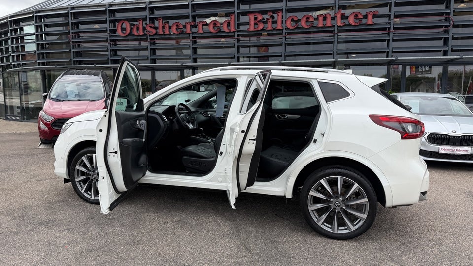 Nissan Qashqai 1,3 Dig-T 160 Tekna+ 5d