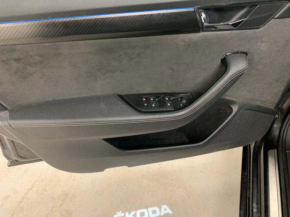 Skoda Superb 1,4 TSi iV Sportline Combi DSG 5d