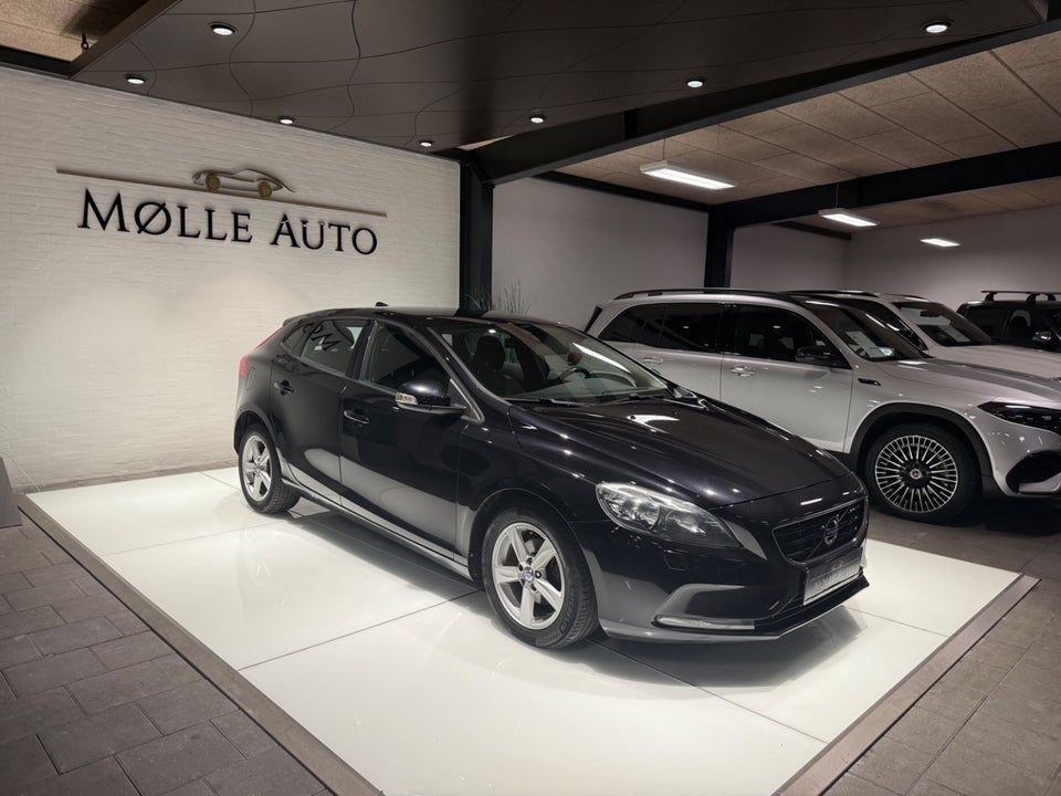 Volvo V40 1,6 D2 115 Summum 5d