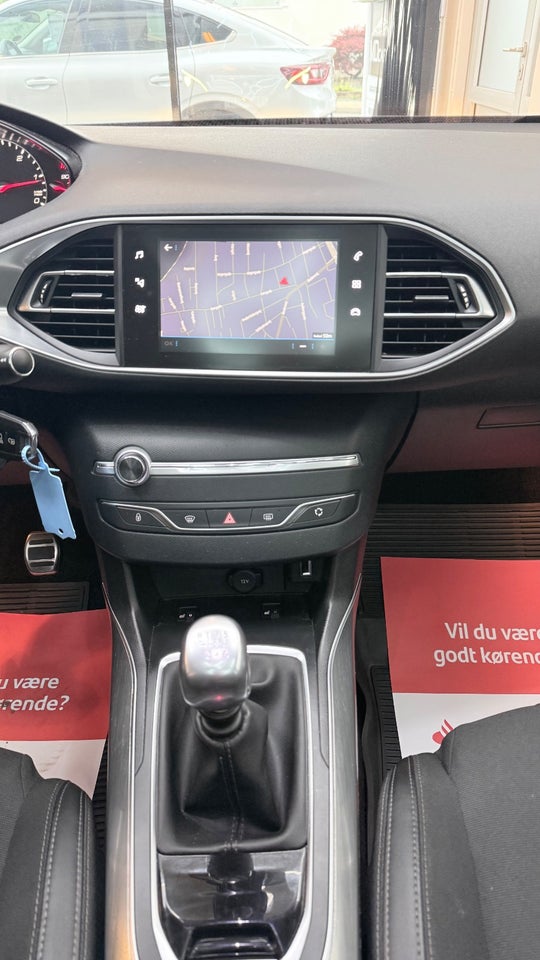 Peugeot 308 1,5 BlueHDi 130 Allure Sky SW 5d