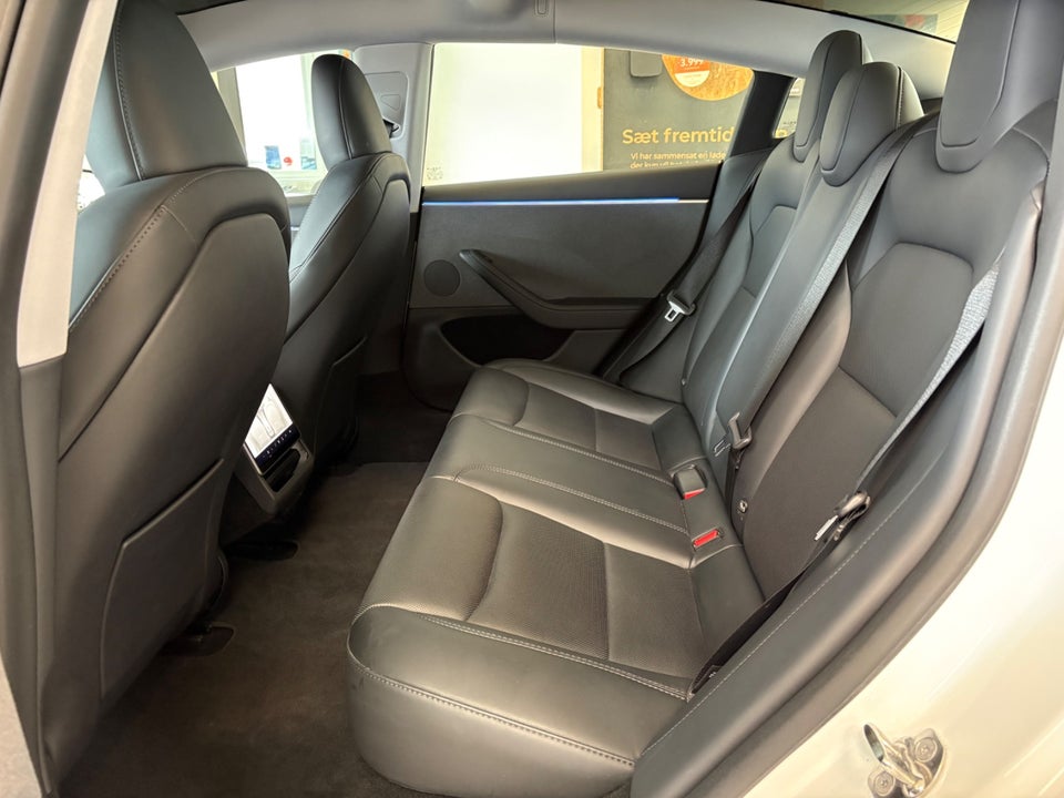 Tesla Model 3 RWD 4d