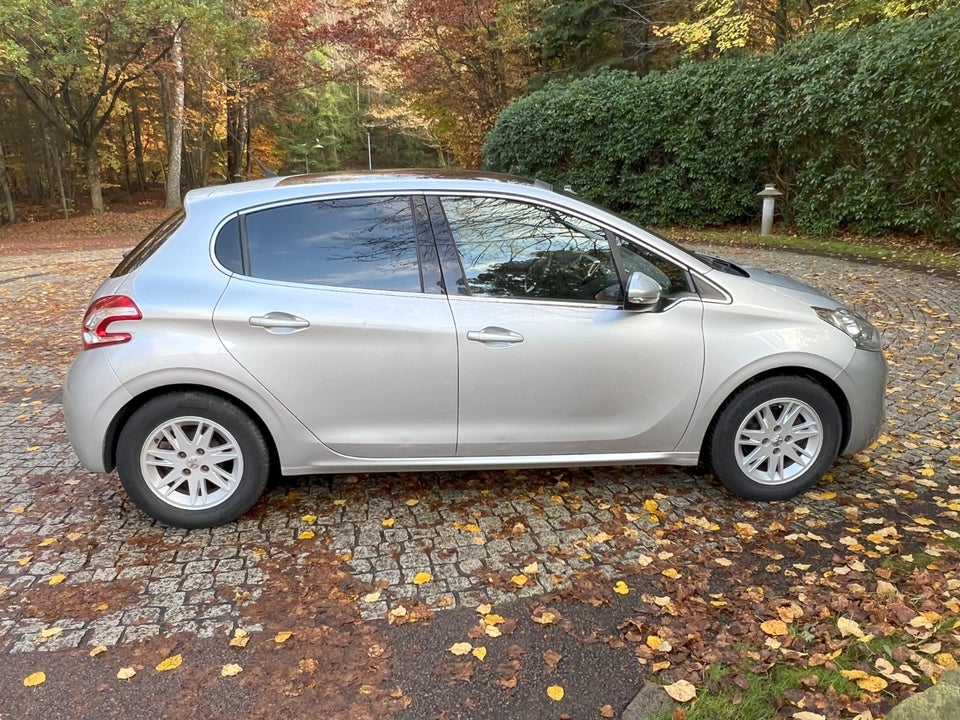 Peugeot 208 1,2 VTi Allure 5d