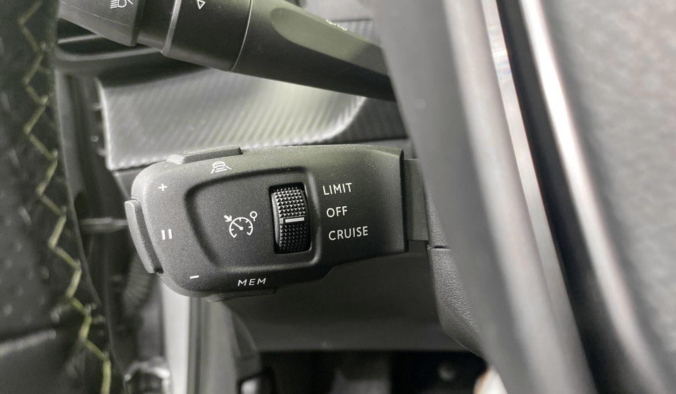 Peugeot e-208 50 GT 5d