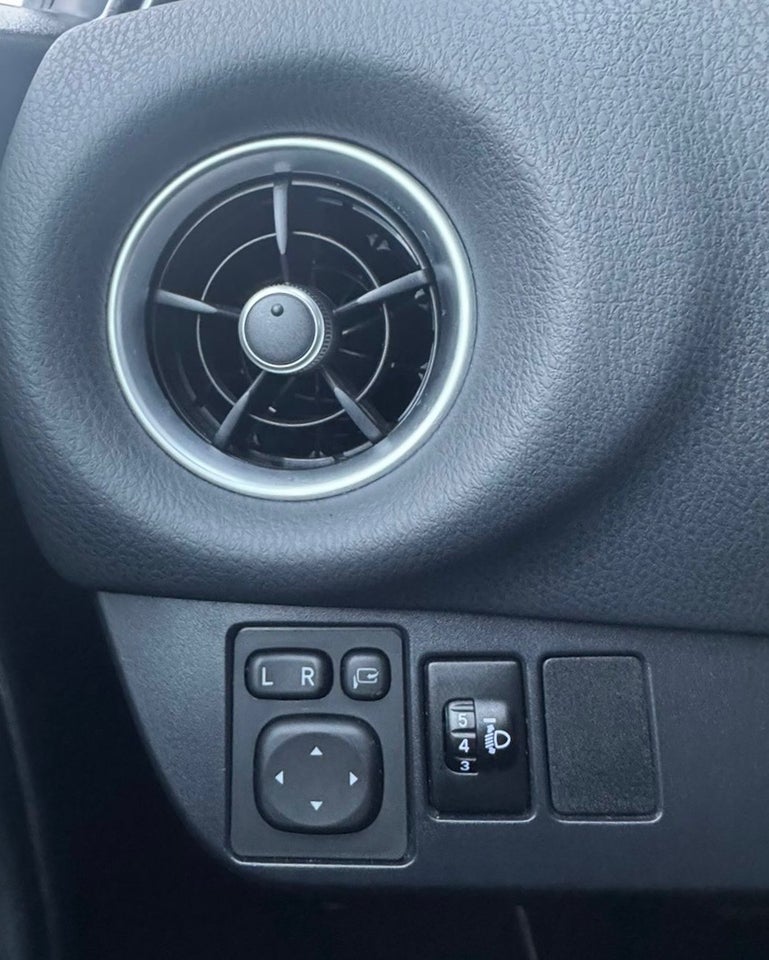 Toyota Yaris 1,5 Hybrid H3 Y20 e-CVT 5d