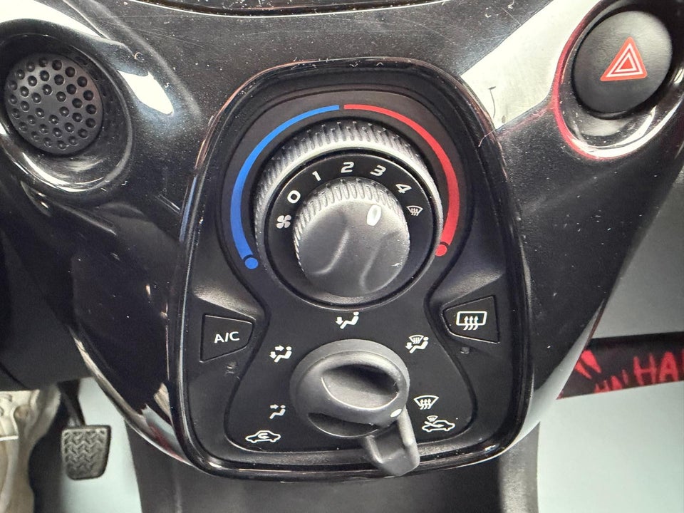Toyota Aygo 1,0 VVT-i x-wave Sky 5d