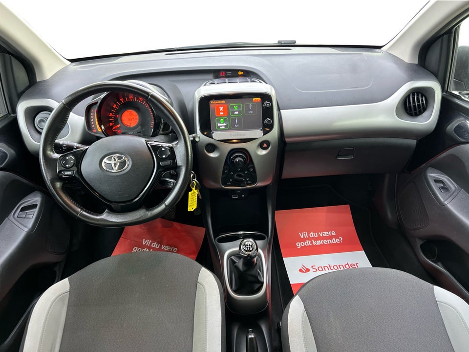 Toyota Aygo 1,0 VVT-i x-black 5d