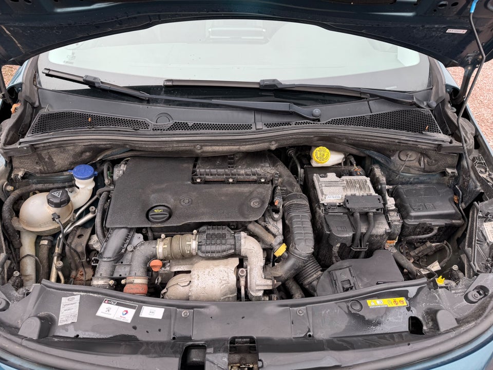 Peugeot 2008 1,6 BlueHDi 100 Desire Sky 5d