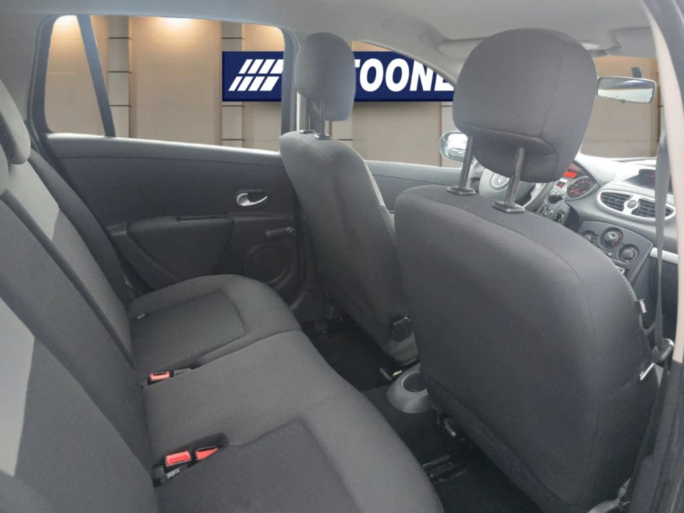 Renault Clio III 1,2 16V TCe Expression 5d