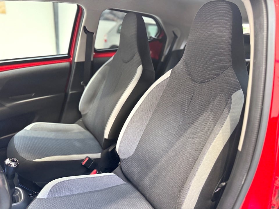 Toyota Aygo 1,0 VVT-i x-press 5d