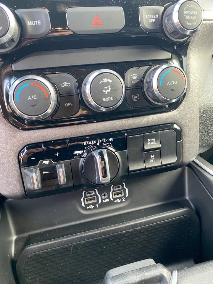 Dodge RAM 1500 5,7 V8 Hemi Laramie Sport aut. 4d