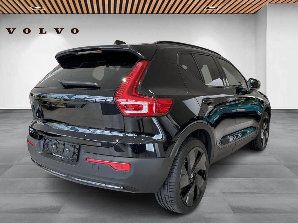 Volvo EX40 Extended Range Black Edition 5d