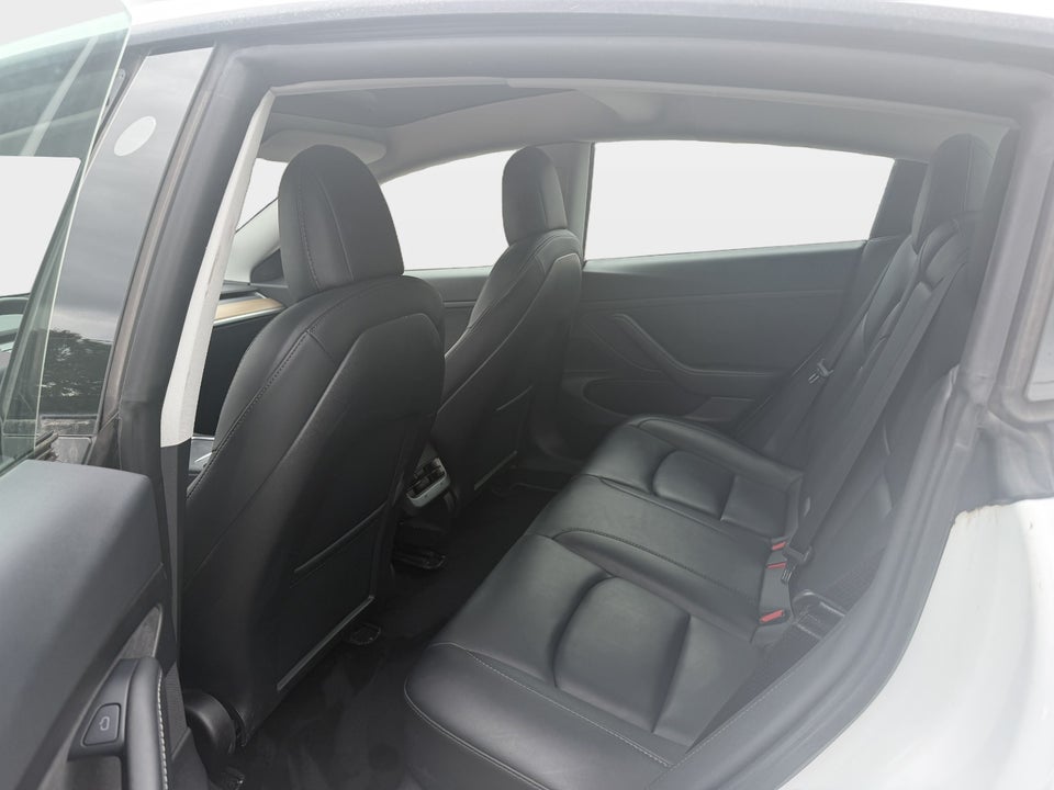 Tesla Model 3 Standard Range+ RWD 4d