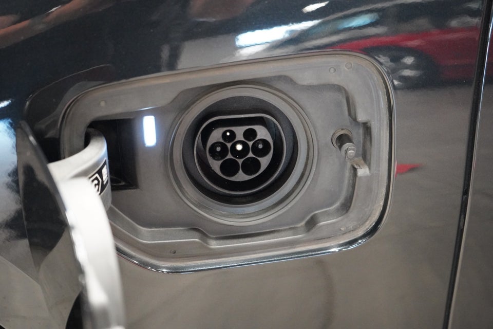 BMW 330e 2,0 Touring Sport Line aut. 5d