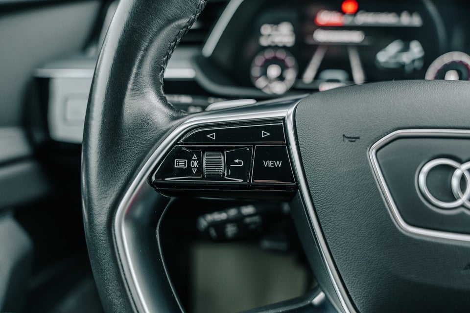 Audi e-tron 55 S-line quattro 5d